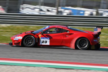 Scarperia, İtalya - 20 Mart 2025: Ferrari 488 GT3 Pellin Yarış Ekibi EVO 'su Haugen-Ruberti tarafından Mugello Pisti' nde 12: 00 Michelin sırasında kullanıldı.