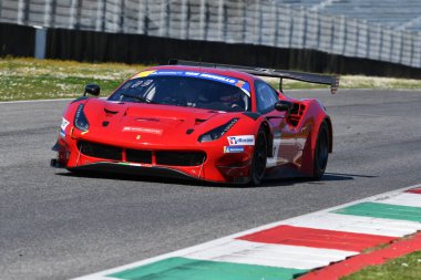 Scarperia, İtalya - 20 Mart 2025: Ferrari 488 GT3 Pellin Yarış Ekibi EVO 'su Haugen-Ruberti tarafından Mugello Pisti' nde 12: 00 Michelin sırasında kullanıldı.