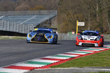 Scarperia, İtalya - 20 Mart 2025: Mercedes-AMG GT3 Racing Team Heart of Racing 'in EVO' su James-Newell-Grisham tarafından Mugello Circuit 'te 12: 00 Michelin eylemi sırasında.