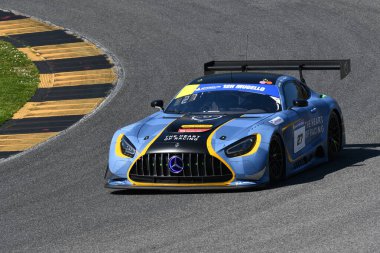 Scarperia, İtalya - 20 Mart 2025: Mercedes-AMG GT3 Racing Team Heart of Racing 'in EVO' su James-Newell-Grisham tarafından Mugello Circuit 'te 12: 00 Michelin eylemi sırasında.