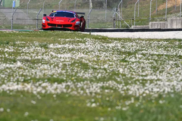 Scarperia, İtalya - 20 Mart 2025: Ferrari 488 GT3 Pellin Yarış Ekibi EVO 'su Haugen-Ruberti tarafından Mugello Pisti' nde 12: 00 Michelin sırasında kullanıldı.