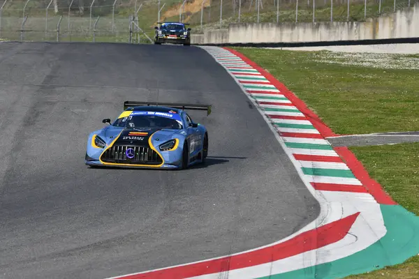 Scarperia, İtalya - 20 Mart 2025: Mercedes-AMG GT3 Racing Team Heart of Racing 'in EVO' su James-Newell-Grisham tarafından Mugello Circuit 'te 12: 00 Michelin eylemi sırasında.
