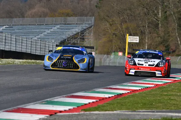 Scarperia, İtalya - 20 Mart 2025: Mercedes-AMG GT3 Racing Team Heart of Racing 'in EVO' su James-Newell-Grisham tarafından Mugello Circuit 'te 12: 00 Michelin eylemi sırasında.