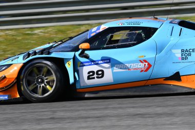 Scarperia, İtalya - 20 Mart 2025: Pellin Yarış Takımı 'ndan Ferrari 296 GT3 Marcelli-Jelmini-Clark tarafından Mugello Pisti' nde 12: 00 Michelin sırasında kullanıldı