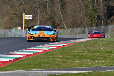 Scarperia, İtalya - 20 Mart 2025: Pellin Yarış Takımı 'ndan Ferrari 296 GT3 Marcelli-Jelmini-Clark tarafından Mugello Pisti' nde 12: 00 Michelin sırasında kullanıldı