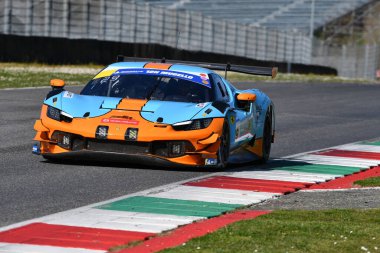 Scarperia, İtalya - 20 Mart 2025: Pellin Yarış Takımı 'ndan Ferrari 296 GT3 Marcelli-Jelmini-Clark tarafından Mugello Pisti' nde 12: 00 Michelin sırasında kullanıldı