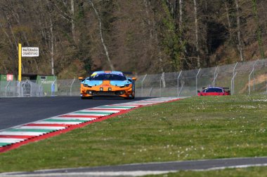 Scarperia, İtalya - 20 Mart 2025: Pellin Yarış Takımı 'ndan Ferrari 296 GT3 Marcelli-Jelmini-Clark tarafından Mugello Pisti' nde 12: 00 Michelin sırasında kullanıldı