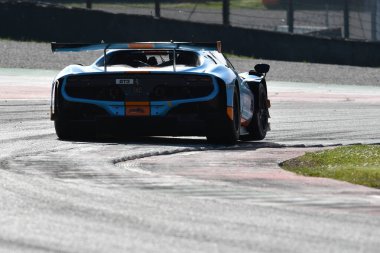 Scarperia, İtalya - 20 Mart 2025: Pellin Yarış Takımı 'ndan Ferrari 296 GT3 Marcelli-Jelmini-Clark tarafından Mugello Pisti' nde 12: 00 Michelin sırasında kullanıldı