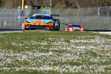 Scarperia, İtalya - 20 Mart 2025: Pellin Yarış Takımı 'ndan Ferrari 296 GT3 Marcelli-Jelmini-Clark tarafından Mugello Pisti' nde 12: 00 Michelin sırasında kullanıldı