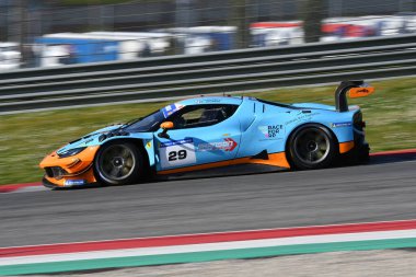 Scarperia, İtalya - 20 Mart 2025: Pellin Yarış Takımı 'ndan Ferrari 296 GT3 Marcelli-Jelmini-Clark tarafından Mugello Pisti' nde 12: 00 Michelin sırasında kullanıldı