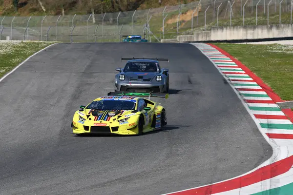 Scarperia, İtalya, 20 Mart 2025: Lamborghini Huracn GT3 ARC Bratislava Ekibi EVO Konopka-Liang-Mikulasko tarafından Mugello Pisti 'nde 12: 00 Michelin sırasında harekete geçti.