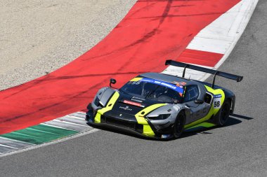 Scarperia, İtalya, 20 Mart 2025: Scuderia Praha takımından Ferrari 296 GT3, Vboh-Krl tarafından Mugello Pisti 'nde 12: 00 Michelin sırasında hareket halinde..