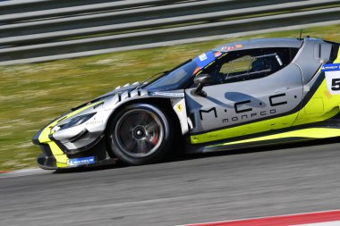 Scarperia, İtalya, 20 Mart 2025: Scuderia Praha takımından Ferrari 296 GT3, Vboh-Krl tarafından Mugello Pisti 'nde 12: 00 Michelin sırasında hareket halinde..