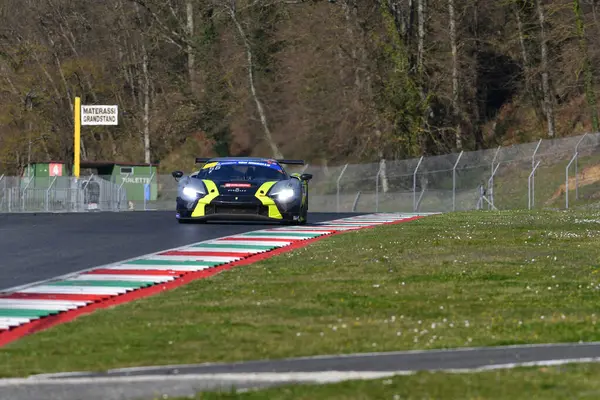 Scarperia, İtalya, 20 Mart 2025: Scuderia Praha takımından Ferrari 296 GT3, Vboh-Krl tarafından Mugello Pisti 'nde 12: 00 Michelin sırasında hareket halinde..