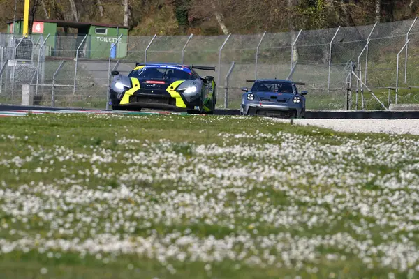 Scarperia, İtalya, 20 Mart 2025: Scuderia Praha takımından Ferrari 296 GT3, Vboh-Krl tarafından Mugello Pisti 'nde 12: 00 Michelin sırasında hareket halinde..