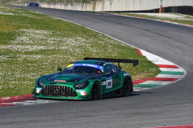 Scarperia, İtalya - 20 Mart 2025: Mercedes-AMG GT3 Team MP 'nin EVO' su Gostner-Gostner tarafından Mugello Pisti 'nde 12: 00 Michelin eylemi sırasında kullanıldı.