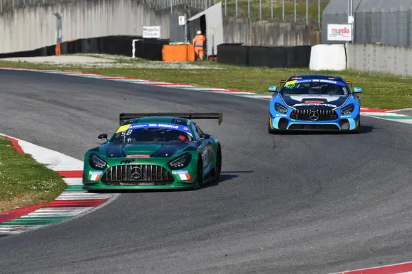 Scarperia, İtalya - 20 Mart 2025: Mercedes-AMG GT3 Team MP 'nin EVO' su Gostner-Gostner tarafından Mugello Pisti 'nde 12: 00 Michelin eylemi sırasında kullanıldı.