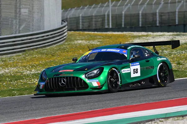 Scarperia, İtalya - 20 Mart 2025: Mercedes-AMG GT3 Team MP 'nin EVO' su Gostner-Gostner tarafından Mugello Pisti 'nde 12: 00 Michelin eylemi sırasında kullanıldı.