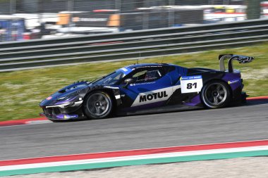 Scarperia, İtalya - 20 Mart 2025: Ferrari 296 GT3 Team Era Motorsport sürücüsü Merriman-Tilley-Hill tarafından Mugello Pisti 'nde 12: 00 Michelin eylemi sırasında