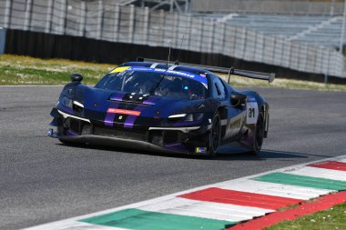 Scarperia, İtalya - 20 Mart 2025: Ferrari 296 GT3 Team Era Motorsport sürücüsü Merriman-Tilley-Hill tarafından Mugello Pisti 'nde 12: 00 Michelin eylemi sırasında