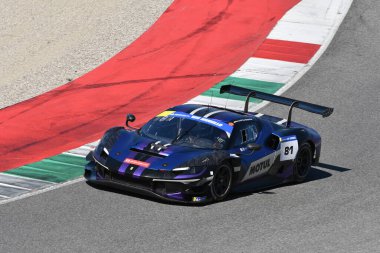 Scarperia, İtalya - 20 Mart 2025: Ferrari 296 GT3 Team Era Motorsport sürücüsü Merriman-Tilley-Hill tarafından Mugello Pisti 'nde 12: 00 Michelin eylemi sırasında