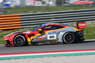 Scarperia, İtalya - 20 Mart 2025: Aston Martin Vantage AMR GT3 EVO Team E2P Racing by Burguera-Sainero-Campos.