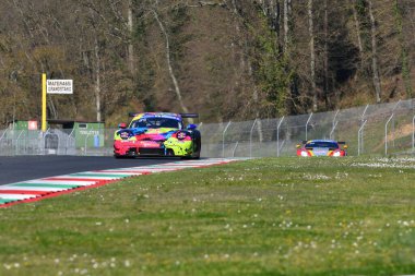 Scarperia, İtalya - 20 Mart 2025: Porsche 911 GT3 R (992) of Team MANAMAURI ENERJY by EBIMOTORS drive by Broggi-Castro-Nicolae during 12 h Michelin at Mugello Circuit