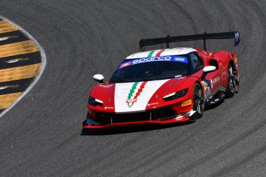 Scarperia, İtalya - 11 Temmuz 2025: Ferrari PELLIN RACING takımının mücadelesi Green Mitchell 'in İtalya Şampiyonası GT Dayanıklılık müsabakası sırasında Mugello Pisti' nde.