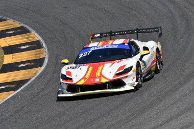 Scarperia, İtalya - 11 Temmuz 2025: Ferrari 296 Takım AF CORSE çekişmesi Duran Rafael 'in İtalya Şampiyonası GT Dayanıklılık müsabakası sırasında Mugello Pisti' nde.