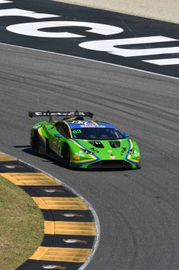 Scarperia, İtalya - 11 Temmuz 2025: Frassineti 'nin VSR sürücüsü Lamborghini Huracan GT3 EVO 2 - İtalyan Şampiyonası sırasında Mugello Pisti' nde düzenlenen GT Endurance etkinliği sırasında Liberati.