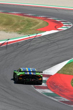 Scarperia, İtalya - 11 Temmuz 2025: Frassineti 'nin VSR sürücüsü Lamborghini Huracan GT3 EVO 2 - İtalyan Şampiyonası sırasında Mugello Pisti' nde düzenlenen GT Endurance etkinliği sırasında Liberati.