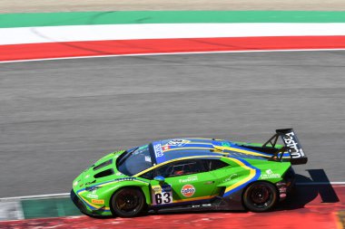 Scarperia, İtalya - 11 Temmuz 2025: Frassineti 'nin VSR sürücüsü Lamborghini Huracan GT3 EVO 2 - İtalyan Şampiyonası sırasında Mugello Pisti' nde düzenlenen GT Endurance etkinliği sırasında Liberati.