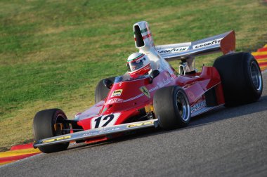 Mugello, İtalya - 27 Ekim 2007: 1975 yılında Ferrari F1 312T ile bilinmeyen koşu eski Niki Lauda Ferrari Yarış Günleri Yılı 2007, İtalya