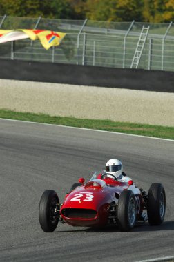 Mugello, İtalya - 27 Ekim 2007: 2007 Ferrari Yarış Günleri 'nde Mugello Pisti üzerinde Ferrari Grand Prix Car ile bilinmeyen koşu, İtalya