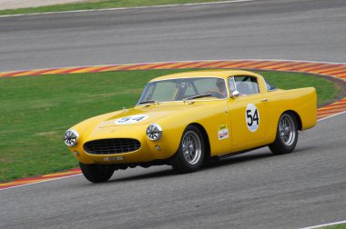 Mugello, İtalya - 27 Ekim 2007: Ferrari Yarış Günleri 2007 'de, İtalya' da, Mugello Pisti 'nde Ferrari Spor Otomobili ile bilinmeyen koşu