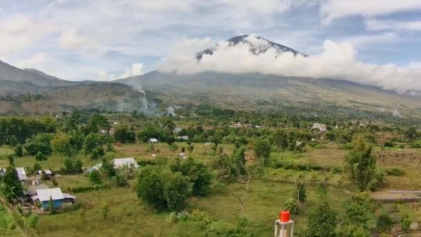 Аэрополет Над Деревней Сембалун Вид Беспилотник Гора Ринджани Ломбок Индонезия — стоковое видео