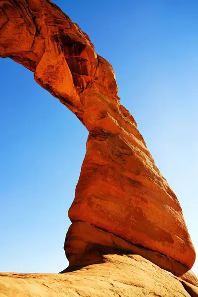 Splendida Vista Una Formazione Rocciosa Rossa Nel Deserto — Foto Stock