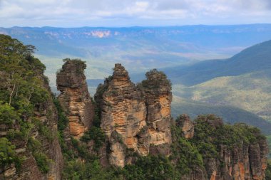 Gökyüzüne uzanan taş anıtlar