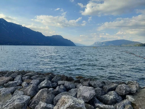 Sahil manzaralı, Lac du bourget. Huzur ve istiridye atmosferi