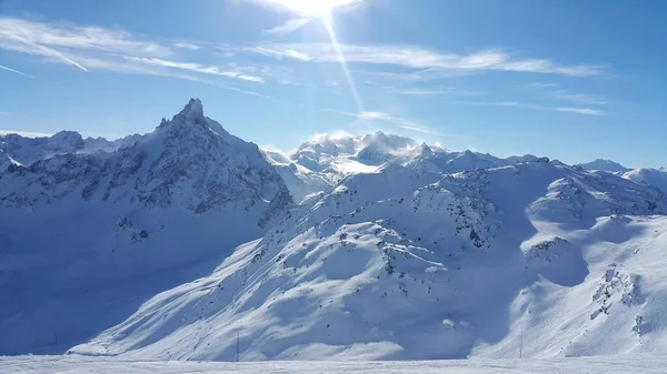 Красивые Дикие Пейзажи Потрясающий Вид Альпийские Вершины Заснеженные Горы — стоковое фото