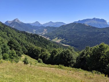 Alpler yürüyüş manzarası sunar: la pointe de la galopaz