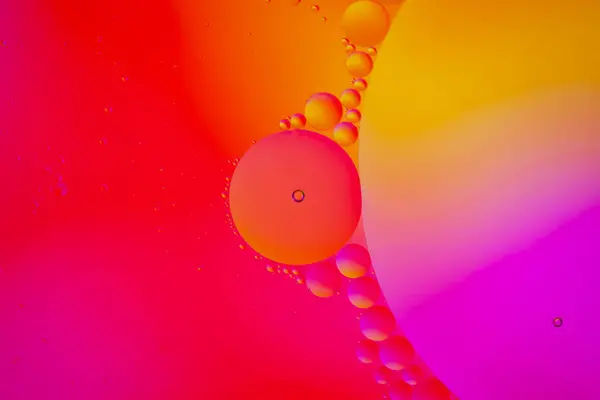 Soyut arkaplanda kabarcıklar, suda yağ