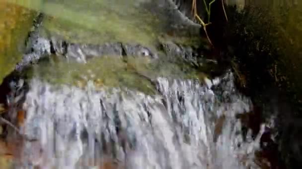 Fhd Кадры Воды Выходящей Трубы Колодца Концепция Обеспечения Водой Полей — стоковое видео