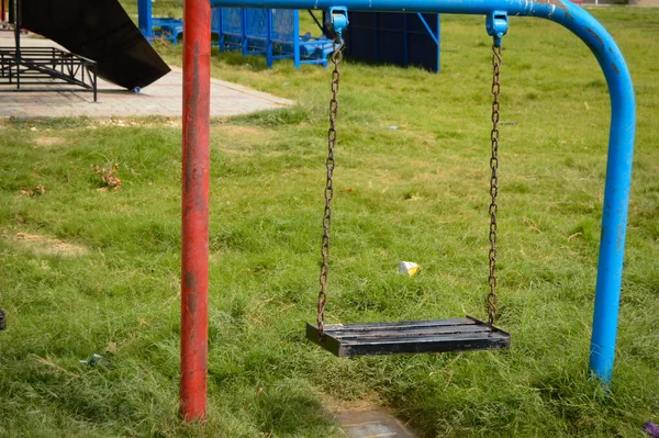 Parktaki çocuk parkı.