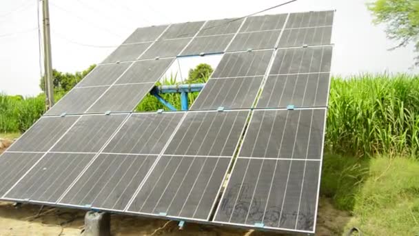 Une Centrale Solaire Futuriste Générant Énergie Renouvelable Partir Soleil Fournissant — Video