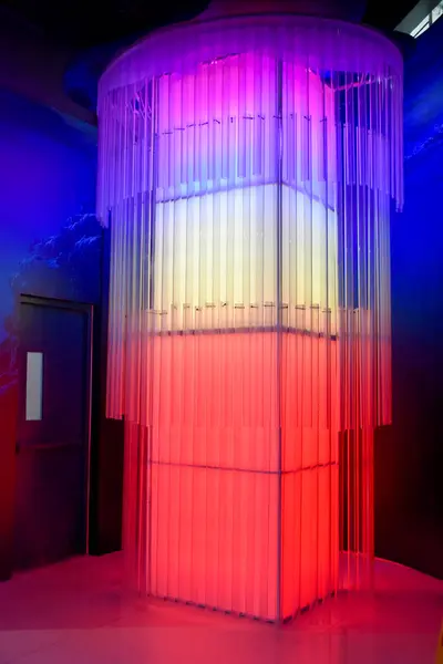 Mimari Mimari Mavi ve siyah gölge arkaplan üzerine neon renkli ışık, soyut arkaplan neon pastel ışık ve çizgi, güzel mavi ışık, mimari ışıklar, güzel lamba, pastel ve minimal renkler.