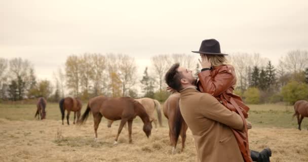 Love Relationship Romantic Concept Young Couple Hugging Autumn Ranch — Video