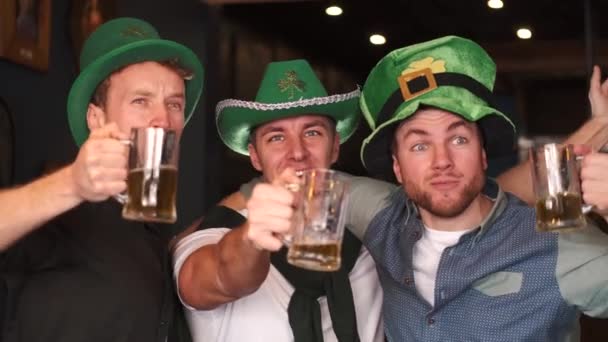 Friends Celebrating Saint Patricks Day Pub Smiling Happy Man Looks — Stockvideo