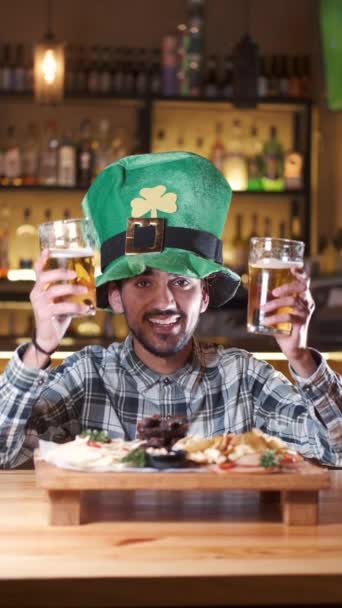 Company Young People Celebrate Patricks Day Have Fun Bar Dressed — Vídeo de stock