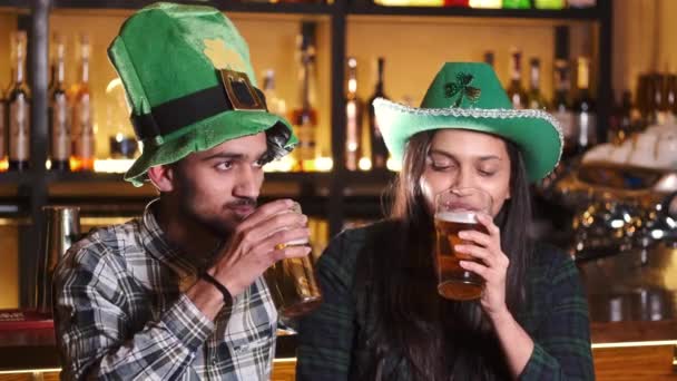 Company Young People Celebrate Patricks Day Have Fun Bar Dressed — Vídeo de Stock